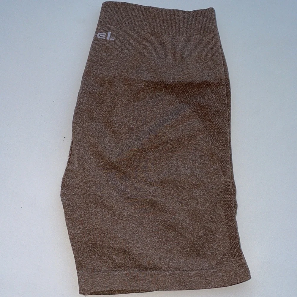 Sunzel fitness lifting yoga shorts taupe Med
